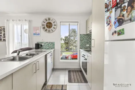 Property photo of 6 Dampiera Avenue Wallan VIC 3756