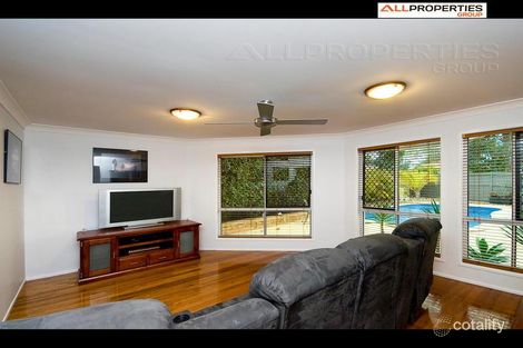 Property photo of 20 Booloumba Crescent Forest Lake QLD 4078