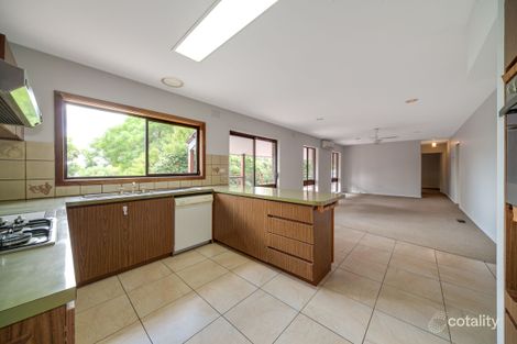 Property photo of 13 Gore Rise Endeavour Hills VIC 3802