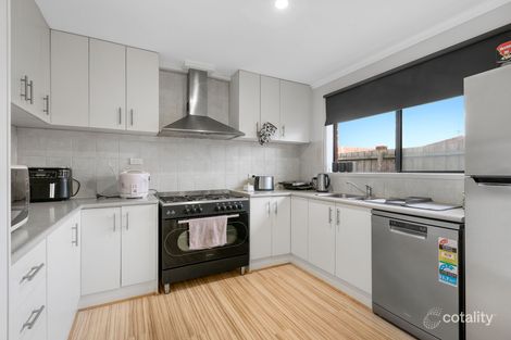 Property photo of 5 Nyah Place Cranbourne West VIC 3977