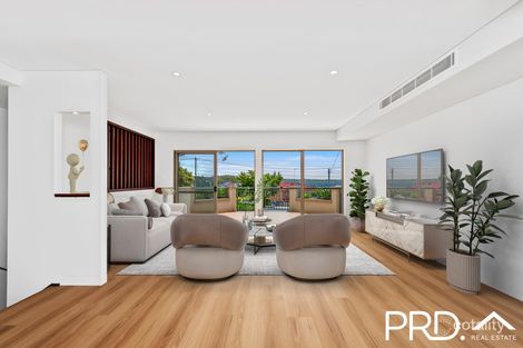 Property photo of 1/853 Henry Lawson Drive Picnic Point NSW 2213