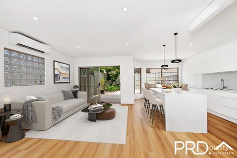 Property photo of 1/853 Henry Lawson Drive Picnic Point NSW 2213