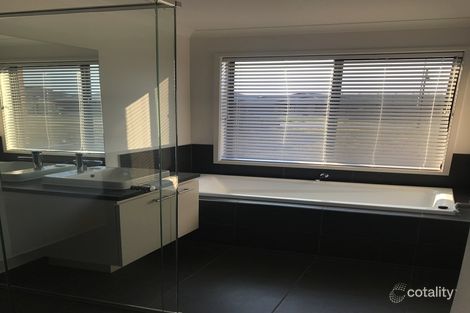 Property photo of 2 Rivertown Grove Cobram VIC 3644