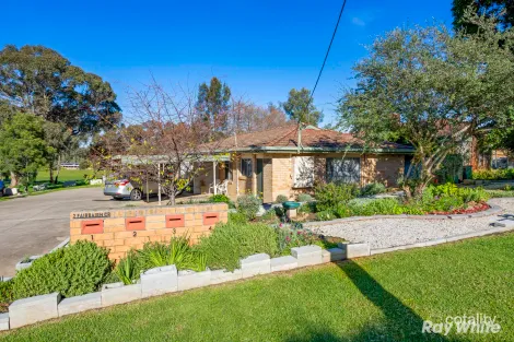 1 Fairbairn Cres, Kooringal, NSW 2650