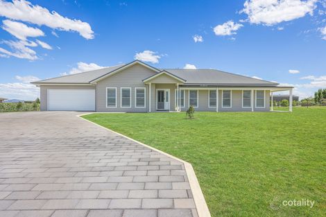 Property photo of 3 Rodeo Drive Hillvue NSW 2340