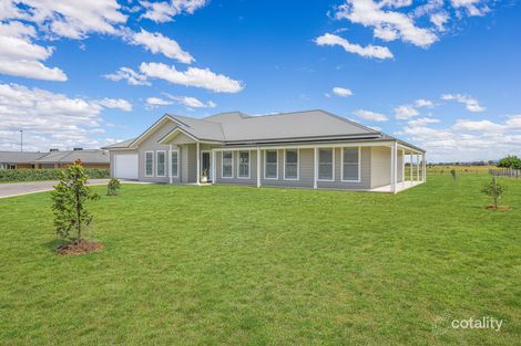 Property photo of 3 Rodeo Drive Hillvue NSW 2340