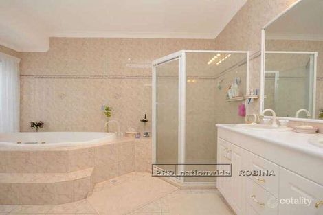 Property photo of 31 Outrigger Drive Robina QLD 4226