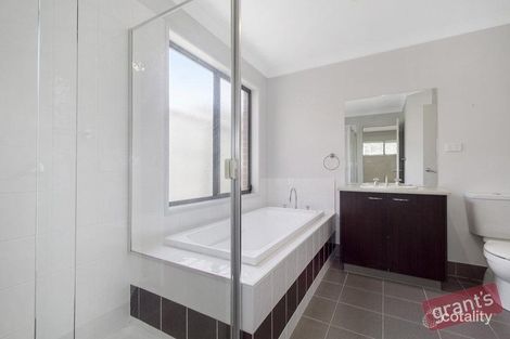 Property photo of 11 Penshurst Way Cranbourne North VIC 3977
