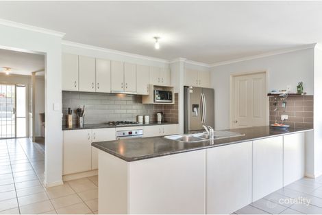 Property photo of 5 Deakin Grove Burnside Heights VIC 3023