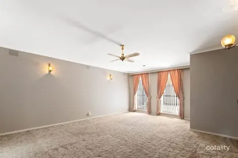 Property photo of 10 Frances Court Cranbourne VIC 3977