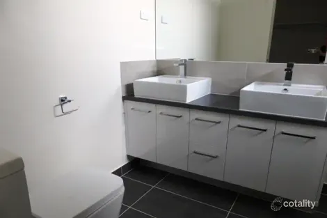 Property photo of 3/8 La Coruna Gardens Point Cook VIC 3030