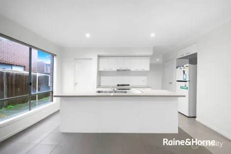 Property photo of 11 Gossamer Way Narre Warren South VIC 3805