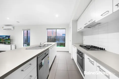 Property photo of 11 Gossamer Way Narre Warren South VIC 3805