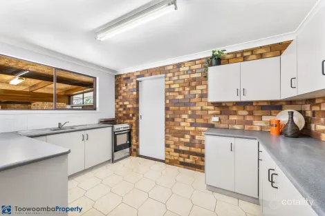 Property photo of 14 Maree Court Centenary Heights QLD 4350