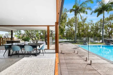 Property photo of 50 Claymore Crescent Bundall QLD 4217