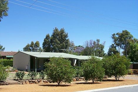 4 Shelley Rd, Kalamunda, WA 6076