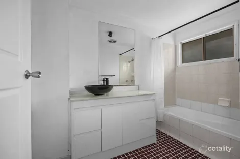 Property photo of 31 Joseph Street Dinmore QLD 4303