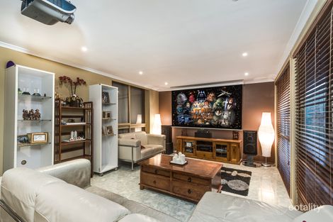 Property photo of 11 Kinloch Gardens Endeavour Hills VIC 3802