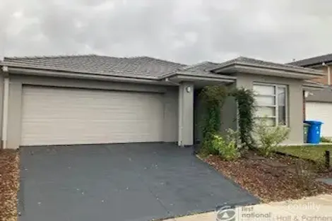 6 Warmbrunn Cres, Berwick, VIC 3806