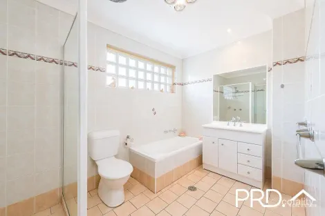 Property photo of 4/837 Henry Lawson Drive Picnic Point NSW 2213