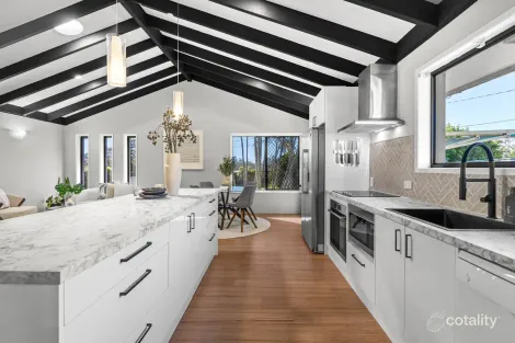 Property photo of 2 Warwick Court Birkdale QLD 4159