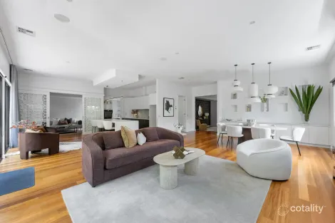 Property photo of 22 Peterleigh Grove Essendon VIC 3040