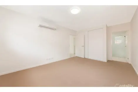 Property photo of 4/118 Gladstone Road Highgate Hill QLD 4101