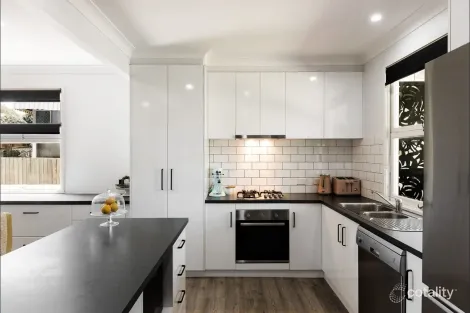 Property photo of 18 Esther Street Mount Lofty QLD 4350