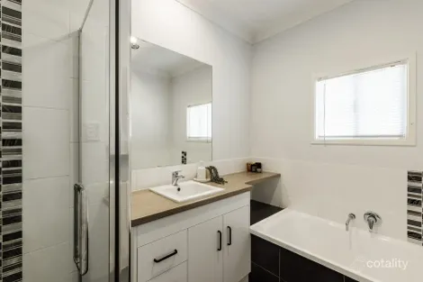 Property photo of 18 Esther Street Mount Lofty QLD 4350