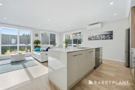 Property photo of 26 Masquerade Road Berwick VIC 3806