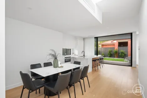 Property photo of 16 Heather Avenue Pascoe Vale VIC 3044