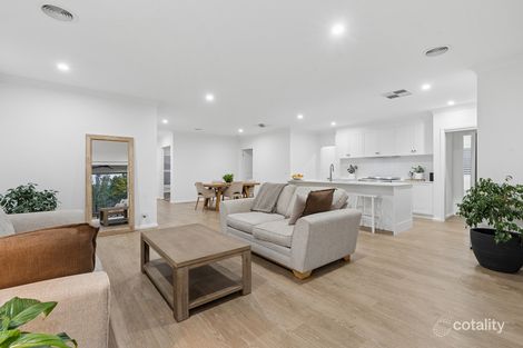 Property photo of 17 Bondi Crescent Gobbagombalin NSW 2650