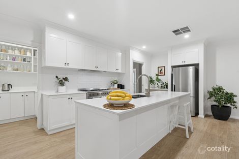 Property photo of 17 Bondi Crescent Gobbagombalin NSW 2650