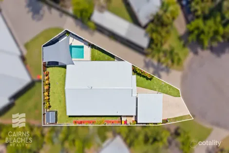Property photo of 13A Glenelg Close Kewarra Beach QLD 4879