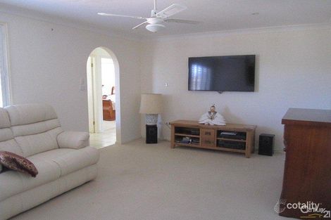 Property photo of 10 Henzel Road Green Point NSW 2251