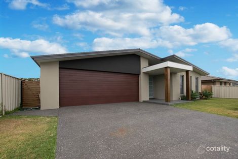 17 Massie Cres, Tuncurry, NSW 2428