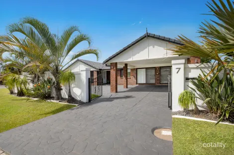 7 Redleaf Ct, Burleigh Waters, QLD 4220