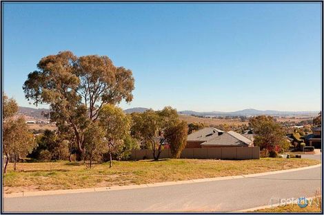 Property photo of 4 Dennis Place Jerrabomberra NSW 2619