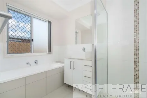 Property photo of 31 Sovereign Drive Deebing Heights QLD 4306