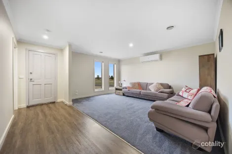 Property photo of 43 Wensleydale Drive Alfredton VIC 3350