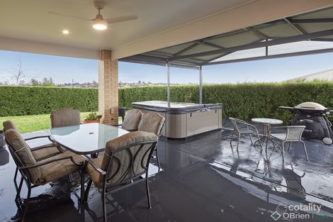 Property photo of 6 Silvertown Road Drouin VIC 3818