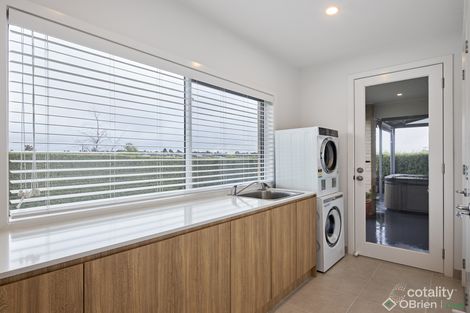 Property photo of 6 Silvertown Road Drouin VIC 3818