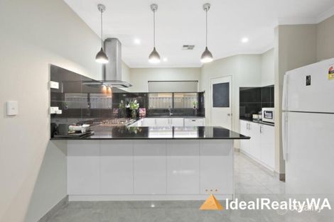 Property photo of 21 Clementine Boulevard Treeby WA 6164