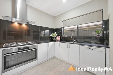 Property photo of 21 Clementine Boulevard Treeby WA 6164