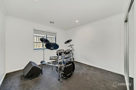 Property photo of 28 Dora Street Jerrabomberra NSW 2619