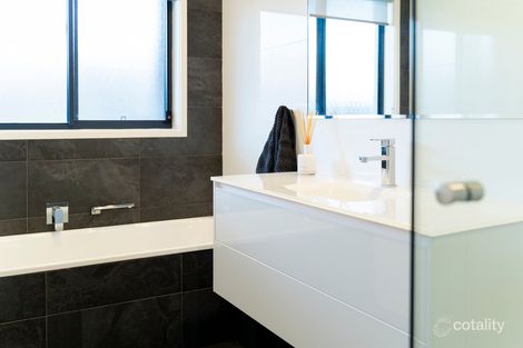 Property photo of 28 Dora Street Jerrabomberra NSW 2619