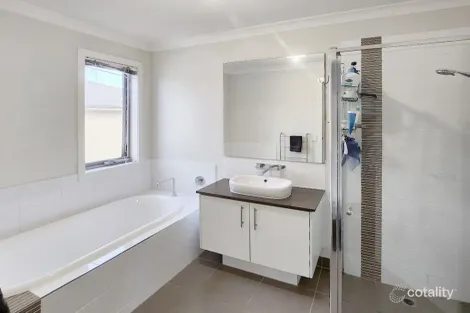 Property photo of 23 Tannin Way Waurn Ponds VIC 3216