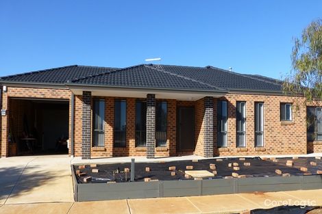 Property photo of 1/13 Equine Circuit Melton South VIC 3338