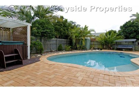 2 Kestrel Ct, Victoria Point, QLD 4165