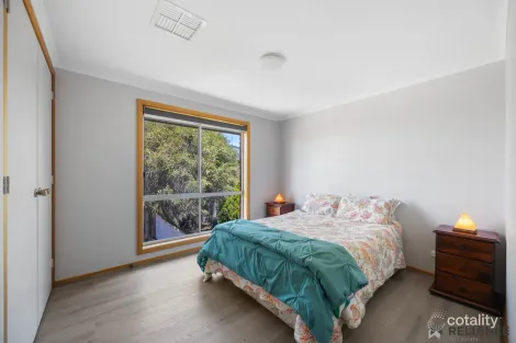 Property photo of 2 Cunningham Close Darley VIC 3340